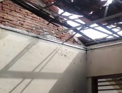 Gedung SDN 1 Plosorejo Kunduran Blora Rusak Parah, Siswa Dipindahkan Belajar ke Balai Desa