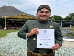 ‎Dsaksikan Wapres Gibran,Bupati Blora Dianugerahi Gelar Kanjeng Raden Tumenggung oleh Mangkunegoro X di Pura Mangkunegaran