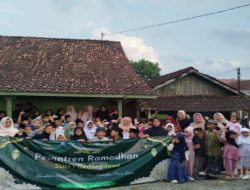‎Pesantren Ramadan SDN Gedangdowo 1 Jepon Ditutup dengan Aksi Berbagi 150 Paket Takjil untuk Warga