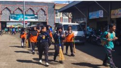 HUT ke-66, Ratusan Siswa SMPN 2 Blora Bersihkan Pasar dengan 1001 Sapu